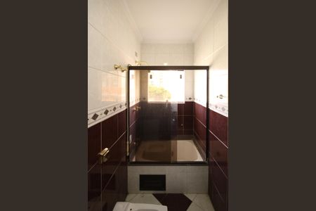 Casa à venda com 310m², 4 quartos e 7 vagasBanheiro da Suíte 2