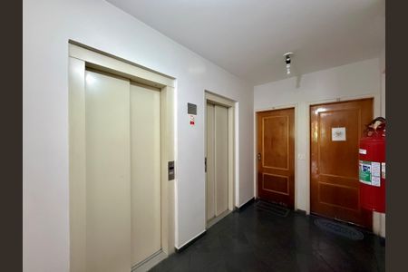 Apartamento à venda com 60m², 2 quartos e 1 vaga Apartamento à venda com 60m², 2 quartos e 1 vagaHall Apartamento