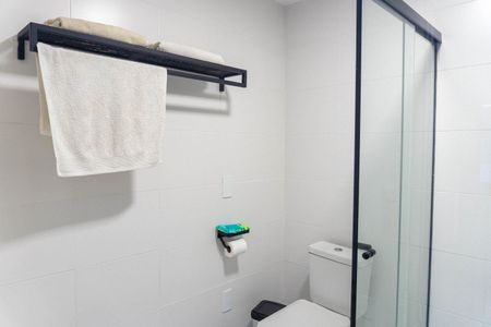 Banheiro de kitnet/studio para alugar com 1 quarto, 32m² em Vila Guarani (zona Sul), São Paulo