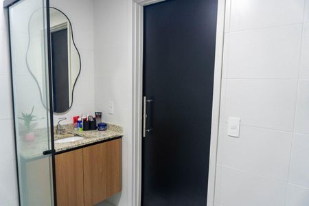 Banheiro de kitnet/studio para alugar com 1 quarto, 32m² em Vila Guarani (zona Sul), São Paulo