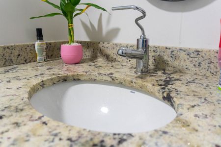 Banheiro de kitnet/studio para alugar com 1 quarto, 32m² em Vila Guarani (zona Sul), São Paulo