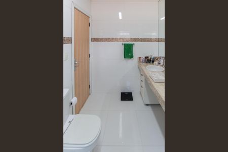 Casa à venda com 376m², 3 quartos e 5 vagasBanheiro da Suíte 1