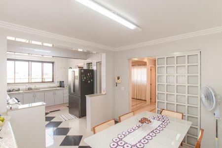 Casa à venda com 376m², 3 quartos e 5 vagasCozinha