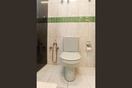 Casa à venda com 376m², 3 quartos e 5 vagasBanheiro da Suíte 2