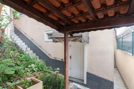 Casa à venda com 376m², 3 quartos e 5 vagasFundos