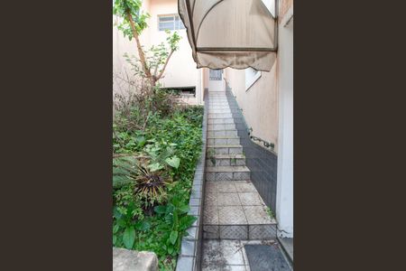 Casa à venda com 376m², 3 quartos e 5 vagasFundos