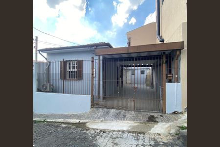 Casa à venda com 96m², 1 quarto e 2 vagas Casa à venda com 96m², 1 quarto e 2 vagasFachada