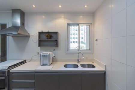 Apartamento para alugar com 100m², 2 quartos e 2 vagasCozinha