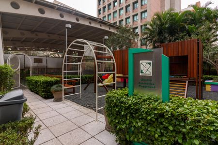 Apartamento para alugar com 100m², 2 quartos e 2 vagasÁrea comum - Playground
