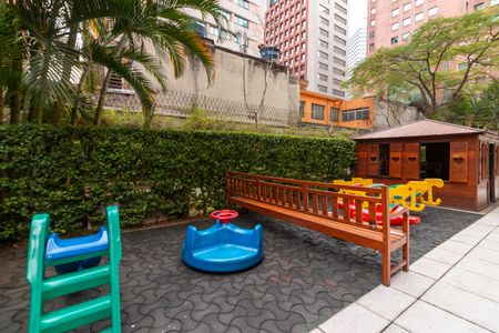 Apartamento para alugar com 100m², 2 quartos e 2 vagasÁrea comum - Playground