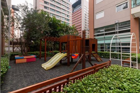 Apartamento para alugar com 100m², 2 quartos e 2 vagasÁrea comum - Playground