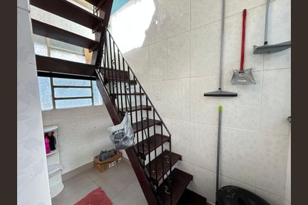 Casa para alugar com 42m², 2 quartos e sem vagaEscada