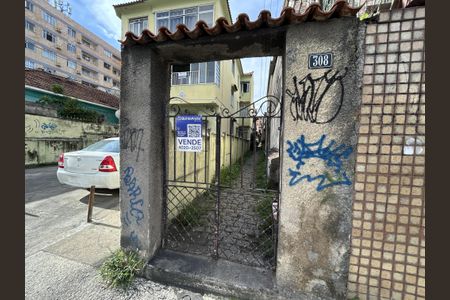 Casa para alugar com 42m², 2 quartos e sem vagaFachada + plaquinha