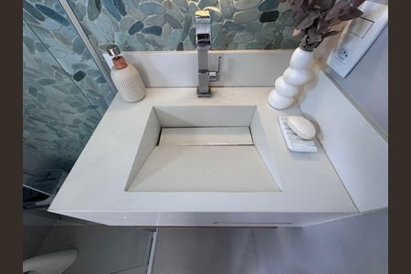 Apartamento à venda com 150m², 3 quartos e 2 vagas Apartamento à venda com 150m², 3 quartos e 2 vagasBanheiro Social (Segundo Andar)