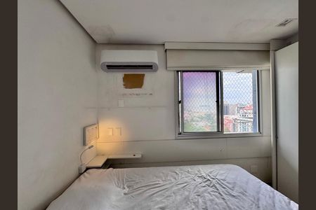 Apartamento à venda com 150m², 3 quartos e 2 vagas Apartamento à venda com 150m², 3 quartos e 2 vagasSuíte