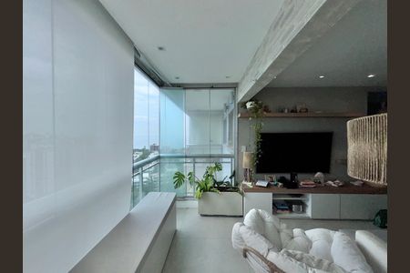 Apartamento à venda com 150m², 3 quartos e 2 vagas Apartamento à venda com 150m², 3 quartos e 2 vagasVaranda