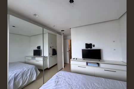 Apartamento à venda com 150m², 3 quartos e 2 vagas Apartamento à venda com 150m², 3 quartos e 2 vagasSuíte