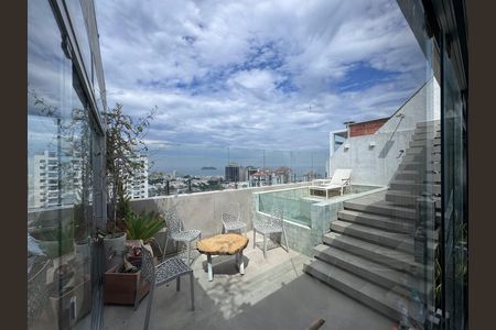 Apartamento à venda com 150m², 3 quartos e 2 vagas Apartamento à venda com 150m², 3 quartos e 2 vagasTerraço