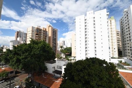 Sala - Vista de apartamento à venda com 3 quartos, 137m² em Cambuí, Campinas