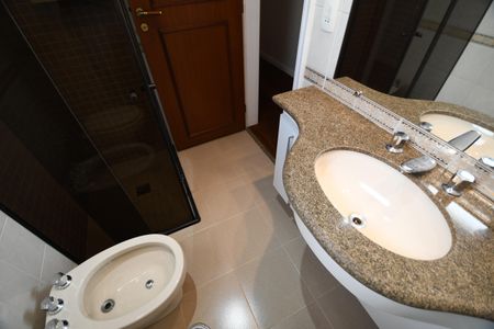 Apartamento para alugar com 137m², 3 quartos e 2 vagasBanheiro Social