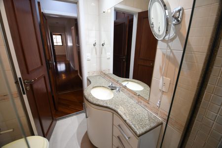 Apartamento para alugar com 137m², 3 quartos e 2 vagasBanheiro Suíte