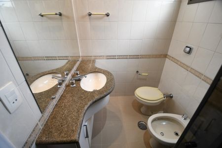 Apartamento para alugar com 137m², 3 quartos e 2 vagasBanheiro Social