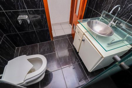 Casa à venda com 130m², 3 quartos e 2 vagasBanheiro