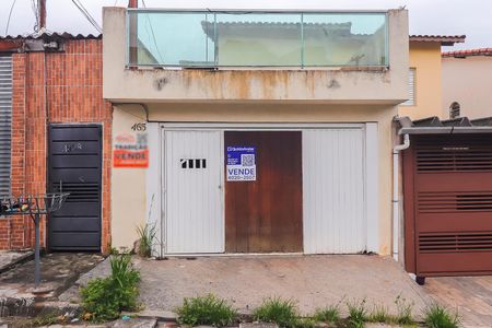 Casa à venda com 130m², 3 quartos e 2 vagasFachada