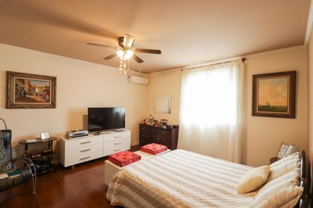 Casa à venda com 705m², 4 quartos e 6 vagasSuíte 2