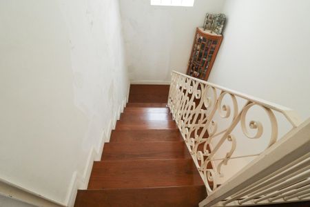 Casa à venda com 705m², 4 quartos e 6 vagasEscada