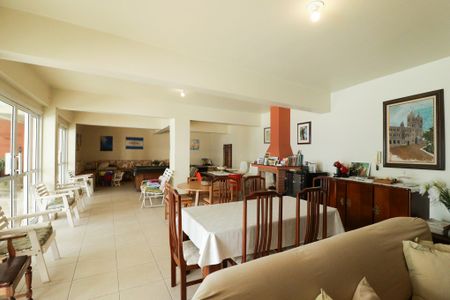 Casa à venda com 705m², 4 quartos e 6 vagasSalão 