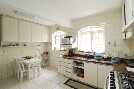 Casa à venda com 705m², 4 quartos e 6 vagasCozinha 