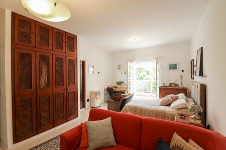 Casa à venda com 705m², 4 quartos e 6 vagasEdicula