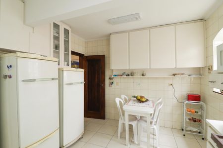 Casa à venda com 705m², 4 quartos e 6 vagasCozinha 