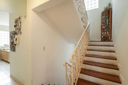Casa à venda com 705m², 4 quartos e 6 vagasEscada