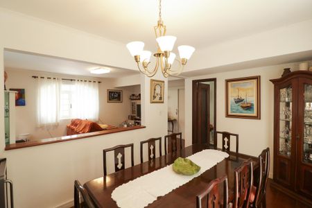 Casa à venda com 705m², 4 quartos e 6 vagasSala