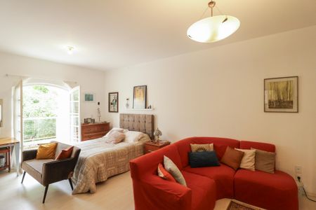 Casa à venda com 705m², 4 quartos e 6 vagasEdicula