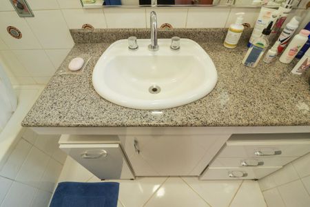 Casa à venda com 705m², 4 quartos e 6 vagasBanheiro da Suíte 1