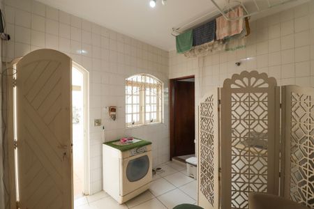 Casa à venda com 705m², 4 quartos e 6 vagasEdicula