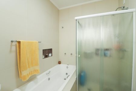 Casa à venda com 705m², 4 quartos e 6 vagasBanheiro da Suíte 2