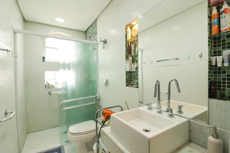 Casa à venda com 705m², 4 quartos e 6 vagasBanheiro Social