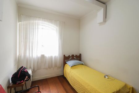 Casa à venda com 705m², 4 quartos e 6 vagasÁrea de Serviço e Banheiro de Serviço