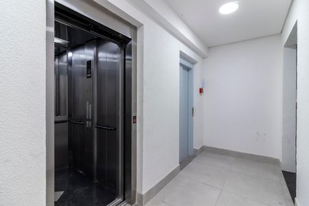 Apartamento para alugar com 33m², 2 quartos e 1 vagaHall Social / Elevadores