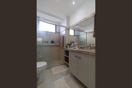 Apartamento à venda com 117m², 3 quartos e 2 vagas Apartamento à venda com 117m², 3 quartos e 2 vagasBanheiro da Suíte