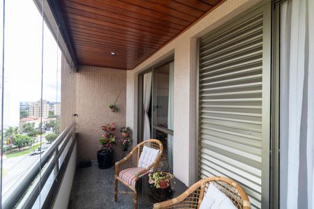 Apartamento à venda com 117m², 3 quartos e 2 vagas Apartamento à venda com 117m², 3 quartos e 2 vagasSacada das Salas e quarto 01