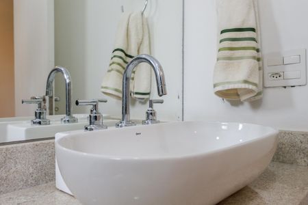 Apartamento à venda com 87m², 2 quartos e 2 vagasBanheiro da Suite 1