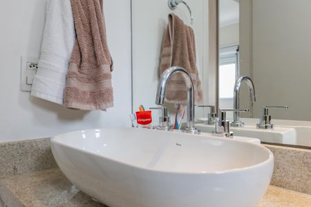 Apartamento à venda com 87m², 2 quartos e 2 vagasBanheiro da Suíte 2