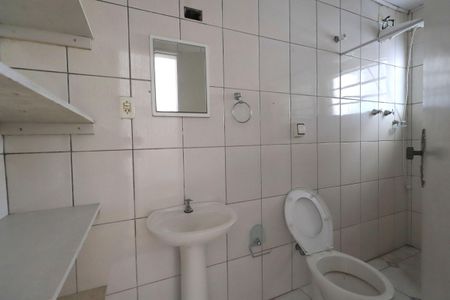 Banheiro de casa para alugar com 1 quarto, 55m² em Vila Carrão, São Paulo