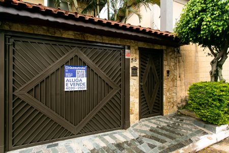 Casa à venda com 250m², 3 quartos e 7 vagas Casa à venda com 250m², 3 quartos e 7 vagasFachada