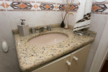 Casa à venda com 250m², 3 quartos e 7 vagas Casa à venda com 250m², 3 quartos e 7 vagasBanheiro Social